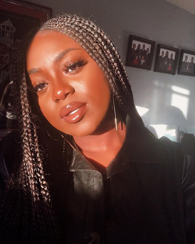 Best Female Black Influencers | When the mainstream beauty tutorials exclude info for 4C hair types, where do you turn? Thankfully, Youtube is a tool that many black women (like myself) can turn to and watch videos by influencers like Chizi Duru. The Nigerian beauty babe lives in NYC and shares everything with her audience from makeup to style. Her authenticity in documenting her weight gain and try-on sessions as a curvy girl is appreciated by women everywhere.